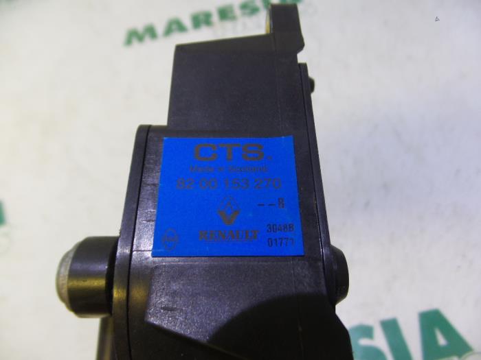 Gaspedalposition Sensor van een Renault Megane II Grandtour (KM) 1.5 dCi 105 FAP 2009
