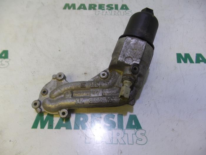 Gebrauchte Ölfilterhalter Peugeot 206 (2A/C/H/J/S) 1.4 XR,XS,XT,Gentry Preis € 35,00 Margenregelung angeboten von Maresia Parts