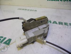 Used Rear door mechanism 4-door, right Peugeot 407 (6D) 1.6 HDi 16V Price € 25,00 Margin scheme offered by Maresia Parts
