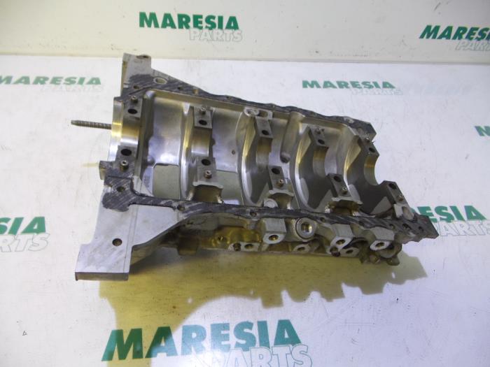 Usagé Couvercle carter Citroen C4 Cactus (0B/0P) 1.6 Blue Hdi 100 Prix € 75,00 Règlement à la marge proposé par Maresia Parts