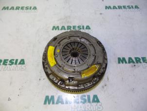 Używane Kolo zamachowe Alfa Romeo 159 (939AX) 1.9 JTDm 16V Cena € 157,50 Procedura marży oferowane przez Maresia Parts