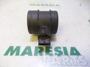 Usados Medidor de flujo de aire Alfa Romeo 159 Sportwagon (939BX) 2.2 JTS 16V Precio € 35,00 Norma de margen ofrecido por Maresia Parts
