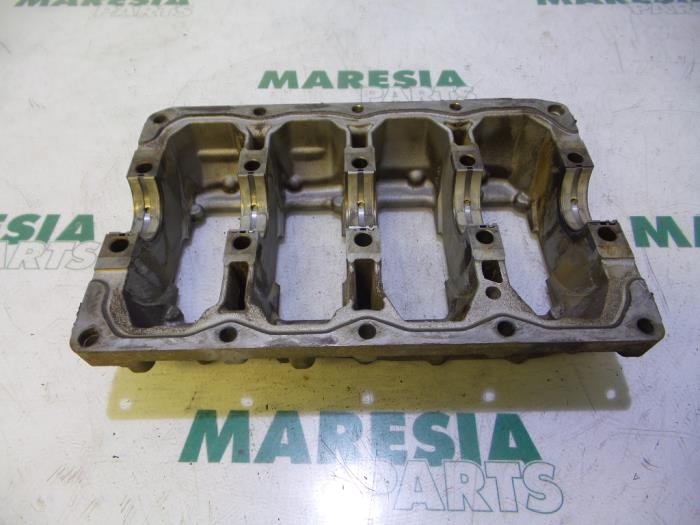 Usagé Couvercle carter Fiat Stilo (192A/B) 1.2 16V 3-Drs. Prix € 25,00 Règlement à la marge proposé par Maresia Parts