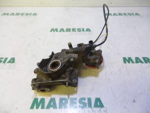 Used Oil pump Fiat Stilo (192A/B) 1.2 16V 3-Drs. Price € 75,00 Margin scheme offered by Maresia Parts
