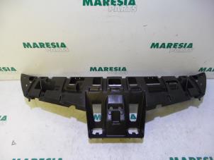 Used Front panel Renault Clio III (BR/CR) 1.4 16V Price € 35,00 Margin scheme offered by Maresia Parts