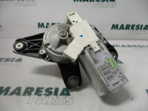 Used Rear wiper motor Renault Clio III (BR/CR) 1.2 16V 75 Price € 25,00 Margin scheme offered by Maresia Parts