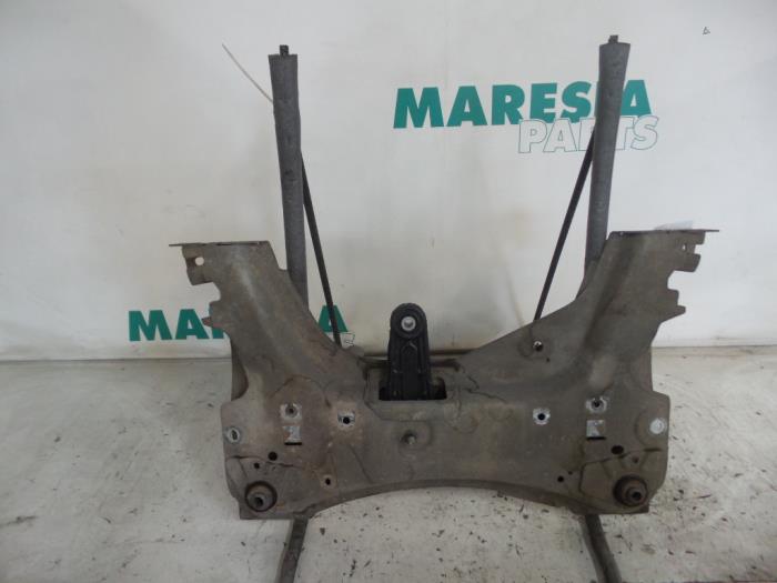 Used Subframe Renault Clio III (BR/CR) 1.4 16V Price € 49,95 Margin scheme offered by Maresia Parts