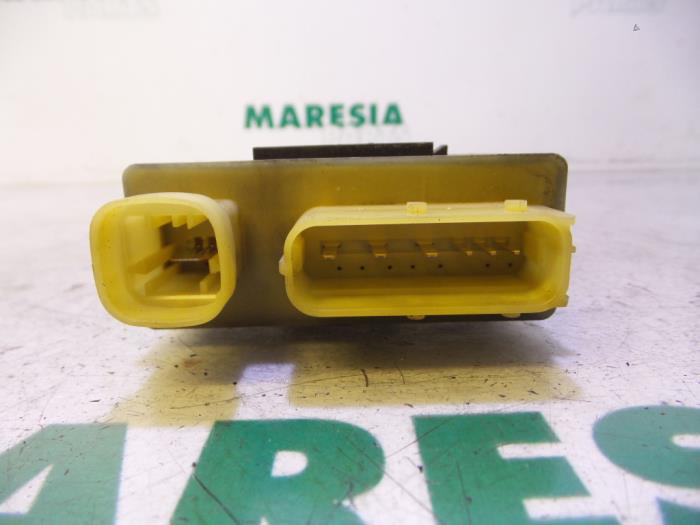 Glow plug relay Peugeot 207 SW 1.6 HDi 16V - 598140