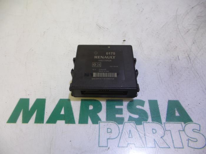 Begagnade PDC-modul Renault Laguna III (BT) 2.0 dCiF 16V 150 Pris € 75,00 Marginaltabell erbjuds av Maresia Parts