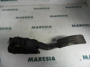 Used Throttle pedal position sensor Renault Laguna III (BT) 2.0 dCiF 16V 150 Price € 50,00 Margin scheme offered by Maresia Parts
