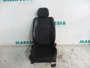 Używane Fotel prawy Renault Laguna III (BT) 2.0 dCiF 16V 150 Cena € 105,00 Procedura marży oferowane przez Maresia Parts