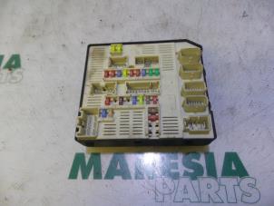 Used Fuse box Renault Laguna III (BT) 2.0 dCiF 16V 150 Price € 105,00 Margin scheme offered by Maresia Parts