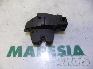 Used Tailgate lock mechanism Peugeot 207/207+ (WA/WC/WM) 1.6 16V VTRi Price € 25,00 Margin scheme offered by Maresia Parts