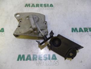Used Timing cover Renault Twingo (C06) 1.2 16V Price € 35,00 Margin scheme offered by Maresia Parts