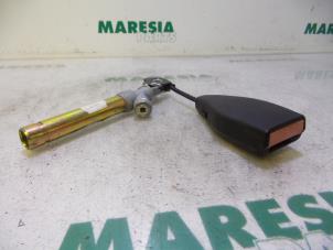 Usagé Tendeur de ceinture gauche Renault Twingo (C06) 1.2 16V Prix € 25,00 Règlement à la marge proposé par Maresia Parts