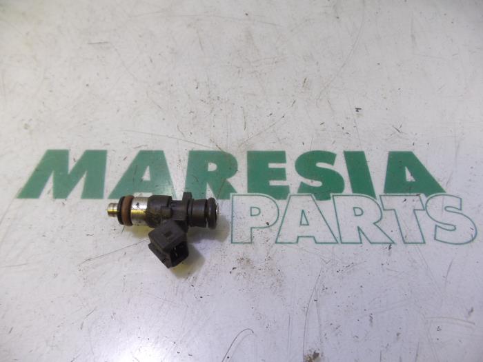 Begagnade Insprutare (bensin) Renault Twingo (C06) 1.2 16V Pris € 20,00 Marginaltabell erbjuds av Maresia Parts