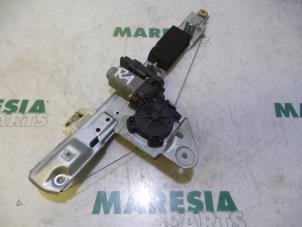 Używane Mechanizm szyby prawej tylnej wersja 4-drzwiowa Renault Megane II Grandtour (KM) 1.5 dCi 80 Cena € 35,00 Procedura marży oferowane przez Maresia Parts