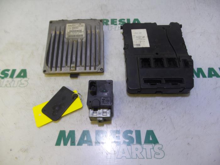 Used Engine management computer Renault Megane II Grandtour (KM) 1.5 dCi 80 Price € 324,99 Margin scheme offered by Maresia Parts