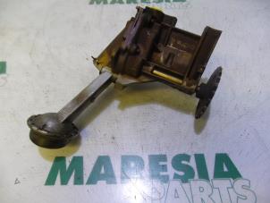 Used Oil pump Renault Scénic I (JA) 1.6 16V Price € 50,00 Margin scheme offered by Maresia Parts