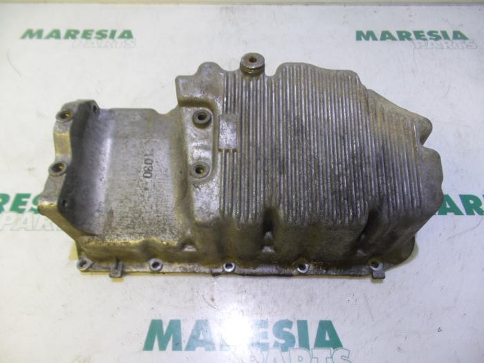 Usagé Couvercle carter Fiat Doblo Cargo (223) 1.9 JTD Prix € 75,00 Règlement à la marge proposé par Maresia Parts