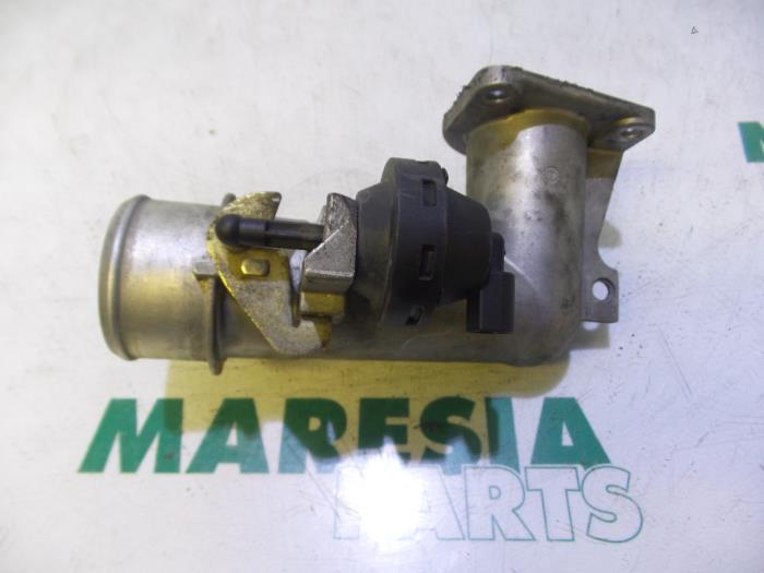 Gebrauchte Drosselklappengehäuse Fiat Doblo Cargo (223) 1.9 JTD Preis € 50,00 Margenregelung angeboten von Maresia Parts
