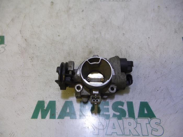 Gebrauchte Drosselklappengehäuse Renault Twingo (C06) 1.2 Preis € 40,00 Margenregelung angeboten von Maresia Parts