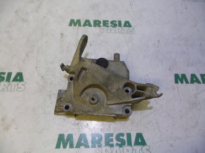Usagé Support moteur Renault Twingo (C06) 1.2 Prix € 20,00 Règlement à la marge proposé par Maresia Parts