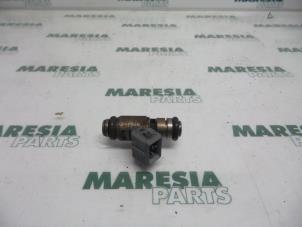 Używane Wtryskiwacz (wtrysk benzyny) Renault Scénic I (JA) 2.0 16V Cena € 20,00 Procedura marży oferowane przez Maresia Parts
