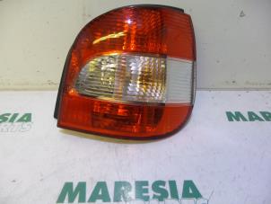 Usagé Feu arrière droit Renault Scénic I (JA) 2.0 16V Prix € 17,50 Règlement à la marge proposé par Maresia Parts