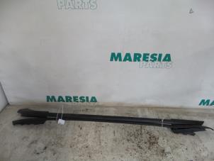 Używane Zestaw relingów dachowych Citroen C4 Grand Picasso (UA) 1.8 16V Cena € 85,00 Procedura marży oferowane przez Maresia Parts