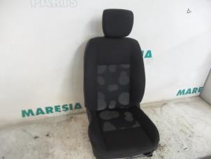 Używane Fotel lewy Renault Modus/Grand Modus (JP) 1.2 16V Cena € 105,00 Procedura marży oferowane przez Maresia Parts