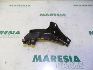 Used Rear door hinge, right Citroen Berlingo 1.6 Hdi 75 Price € 48,40 Inclusive VAT offered by Maresia Parts