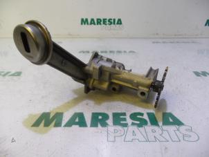 Używane Pompa oleju Renault Scénic II (JM) 1.5 dCi 85 Cena € 50,00 Procedura marży oferowane przez Maresia Parts
