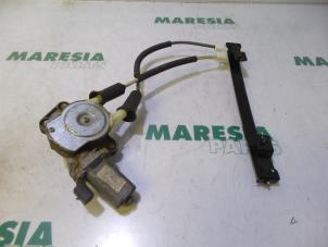 Used Rear door window mechanism 4-door, right Alfa Romeo 147 (937) 1.9 JTDM 16V Price € 30,00 Margin scheme offered by Maresia Parts