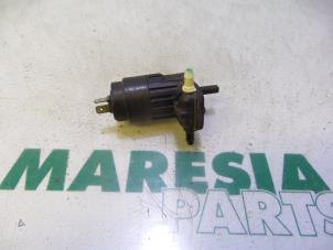 Używane Pompa spryskiwacza przód Alfa Romeo 147 (937) 1.9 JTDM 16V Cena € 15,00 Procedura marży oferowane przez Maresia Parts