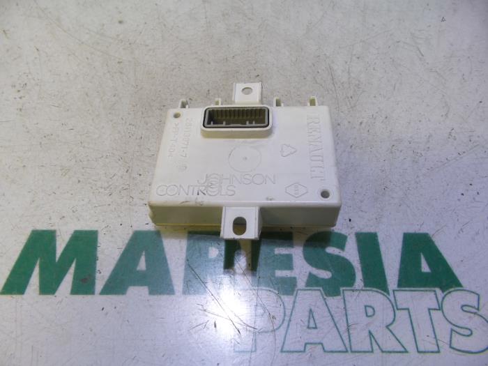 Usagé Ordinateur divers Renault Megane III Grandtour (KZ) 1.5 dCi 110 Prix € 19,98 Règlement à la marge proposé par Maresia Parts