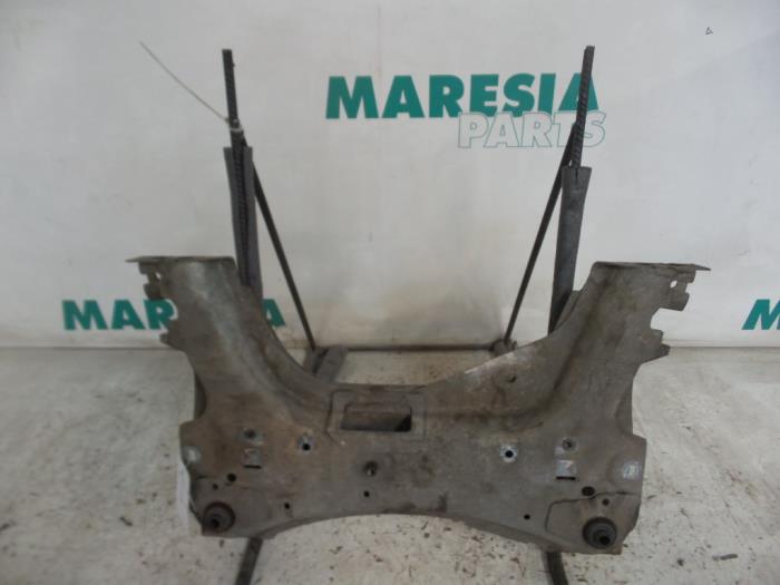 Begagnade Underram Renault Clio III (BR/CR) 1.2 16V 75 Pris € 49,95 Marginaltabell erbjuds av Maresia Parts