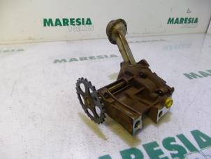 Used Oil pump Renault Clio II (BB/CB) 1.4 16V Price € 50,00 Margin scheme offered by Maresia Parts