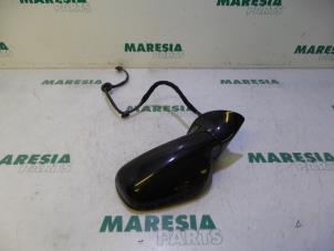 Used Wing mirror, left Peugeot 407 (6C/J) 2.7 HDi V6 24V Price € 131,25 Margin scheme offered by Maresia Parts
