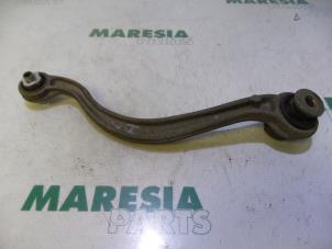 Used Rear lower wishbone, left Peugeot 407 (6C/J) 2.7 HDi V6 24V Price € 25,00 Margin scheme offered by Maresia Parts