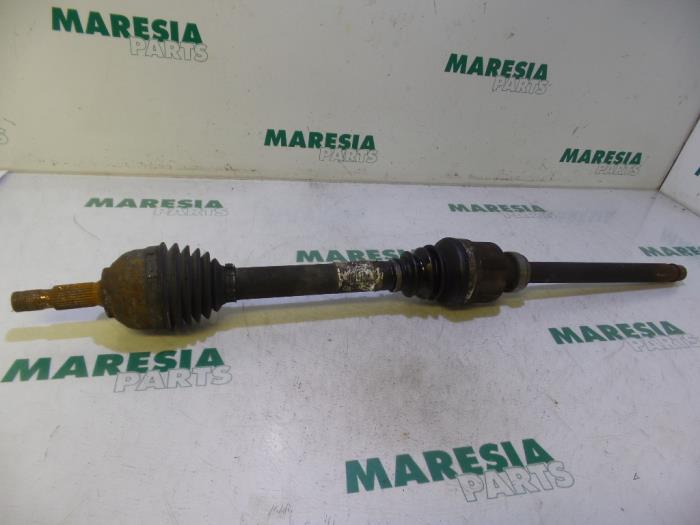 Front drive shaft, right Peugeot 407 Coupé 2.7 HDi V6 24V 3273WT UHZ