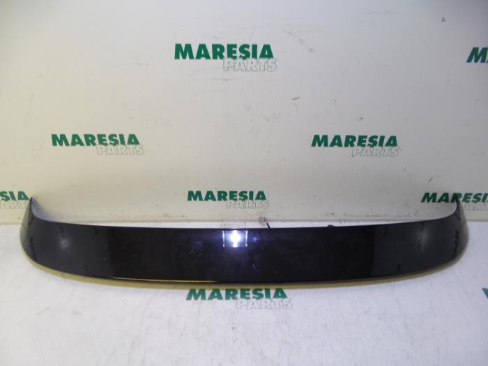 Begagnade Spoiler Citroen C4 Berline (NC) 1.6 e-HDI Pris € 105,00 Marginaltabell erbjuds av Maresia Parts