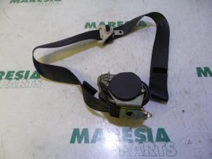 Used Front seatbelt, right Peugeot 407 (6C/J) 2.7 HDi V6 24V Price € 105,00 Margin scheme offered by Maresia Parts