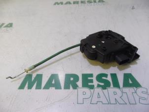 Used Central locking motor Fiat Idea (350AX) 1.4 16V Price € 35,00 Margin scheme offered by Maresia Parts