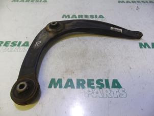 Used Front lower wishbone, right Citroen C4 Berline (NC) 1.6 e-HDI Price € 25,00 Margin scheme offered by Maresia Parts