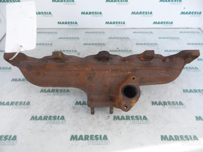 Używane Kolektor wydechowy Peugeot 807 2.2 HDiF 16V Cena € 65,00 Procedura marży oferowane przez Maresia Parts