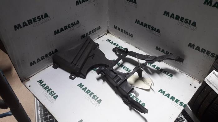 Gebrauchte Kettenkasten Deckel Renault Kangoo Express (FW) 1.5 dCi 105 FAP Preis € 35,00 Margenregelung angeboten von Maresia Parts