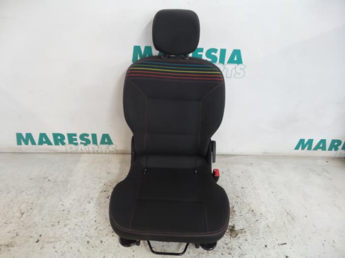 Begagnade Baksäte Renault Twingo II (CN) 1.2 16V Pris € 105,00 Marginaltabell erbjuds av Maresia Parts