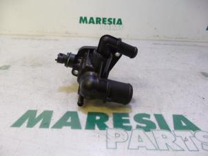 Gebrauchte Thermostatgehäuse Fiat Punto Evo (199) 1.3 JTD Multijet 85 16V Euro 5 Preis € 35,00 Margenregelung angeboten von Maresia Parts