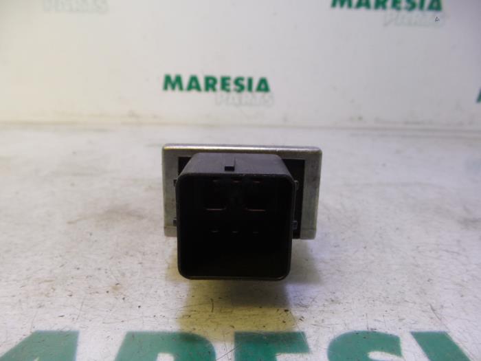 Glow plug relay Renault Megane III Berline 1.5 dCi 110 8200859243